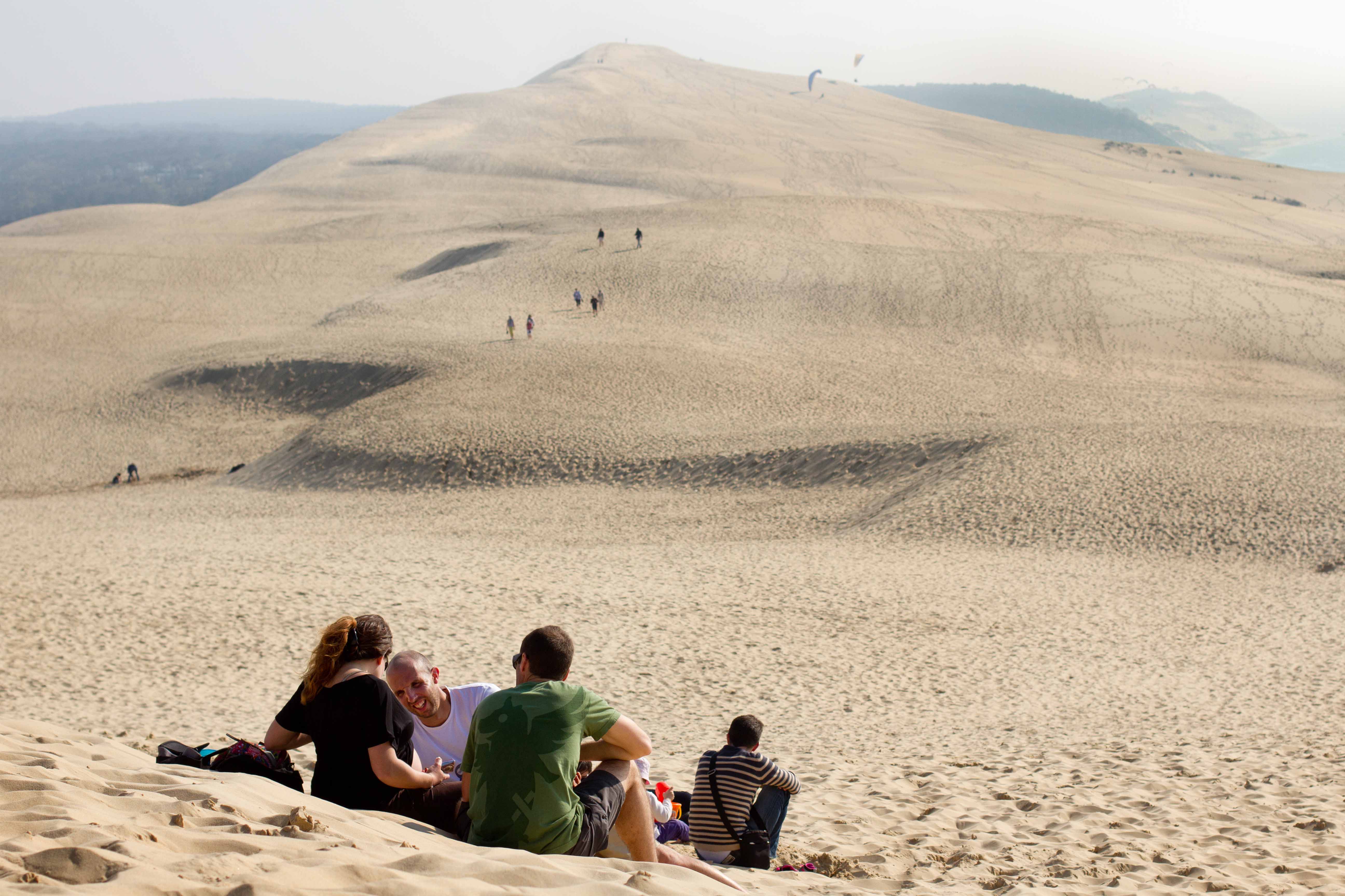 Divider: created by the wind from the Atlantic, the Dune du Pila splits the huge pin grove from the sea. 