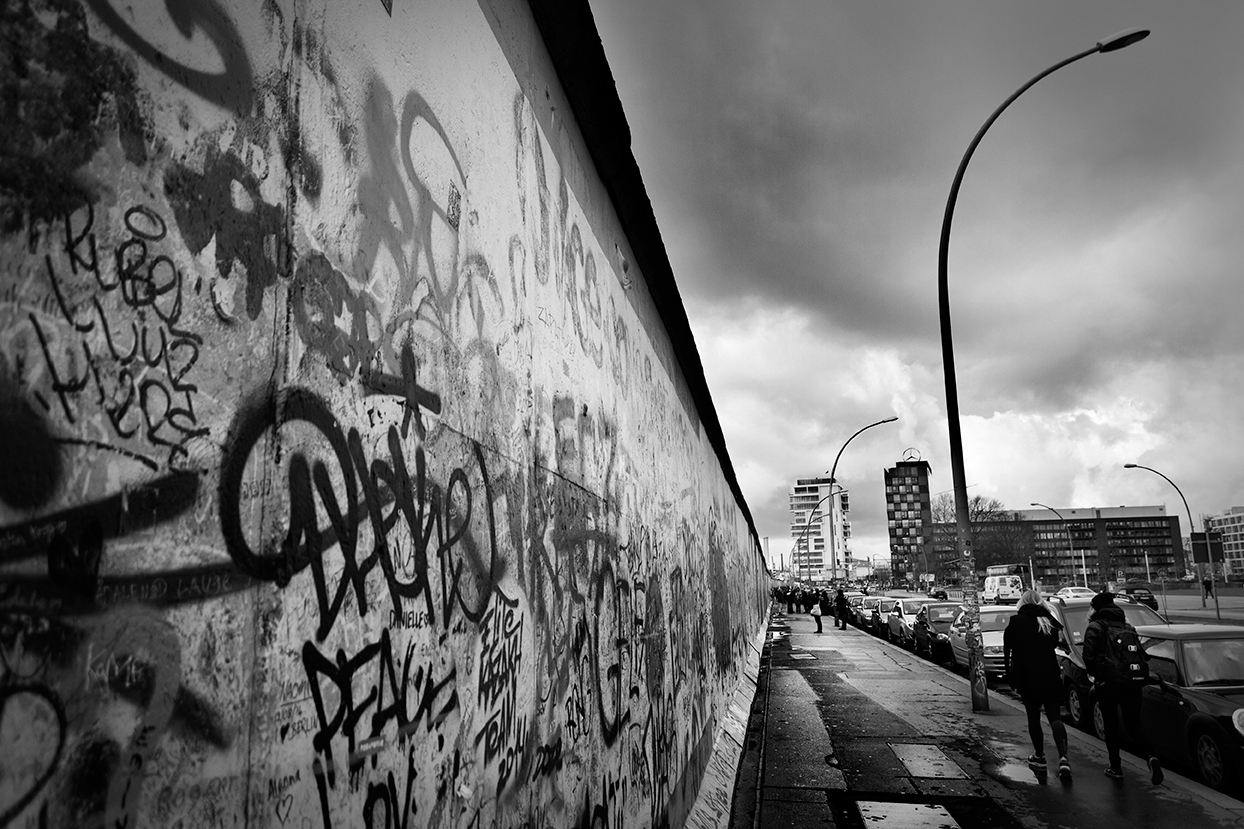 The wall of East Side Gallery goes from Elsenbrücke to Oberbraumbrücke.
